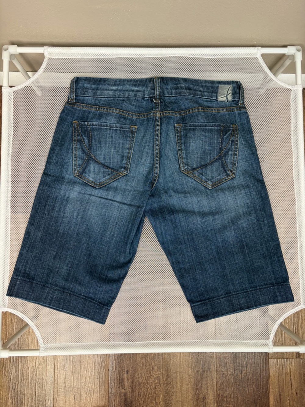 !iT Jeans Los Angeles Vintage Y2K Bermuda Shorts Dark Wash Denim Sz 30 Low Rise - Picture 8 of 16